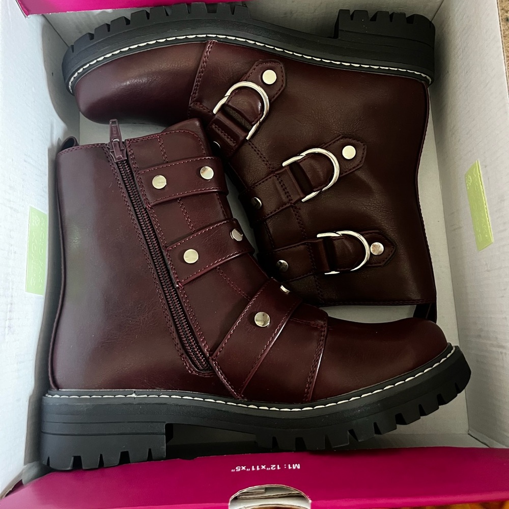 Combat boots
